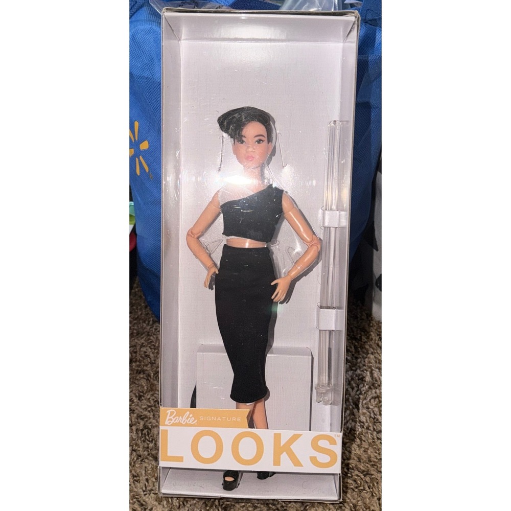 Mattel-Barbie Signature Looks (Petite, Brunette Pixie Cut) #3 Doll (NWT)